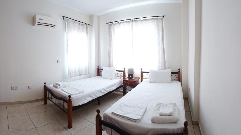 Appartement Melpo Court à Geroskipou Extérieur photo